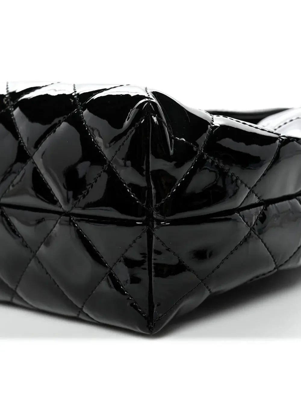 CHANEL indulge timeless